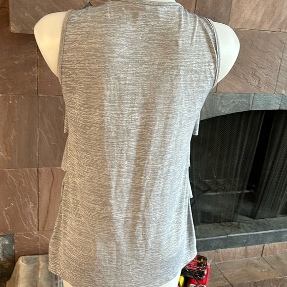 Women’s ruffle tank top sleeveless lavish medium - Picture 3 of 4